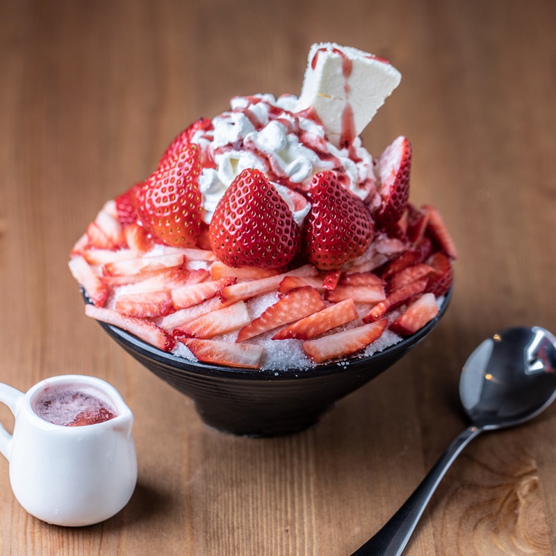 fresh strawberry cheese snow ice