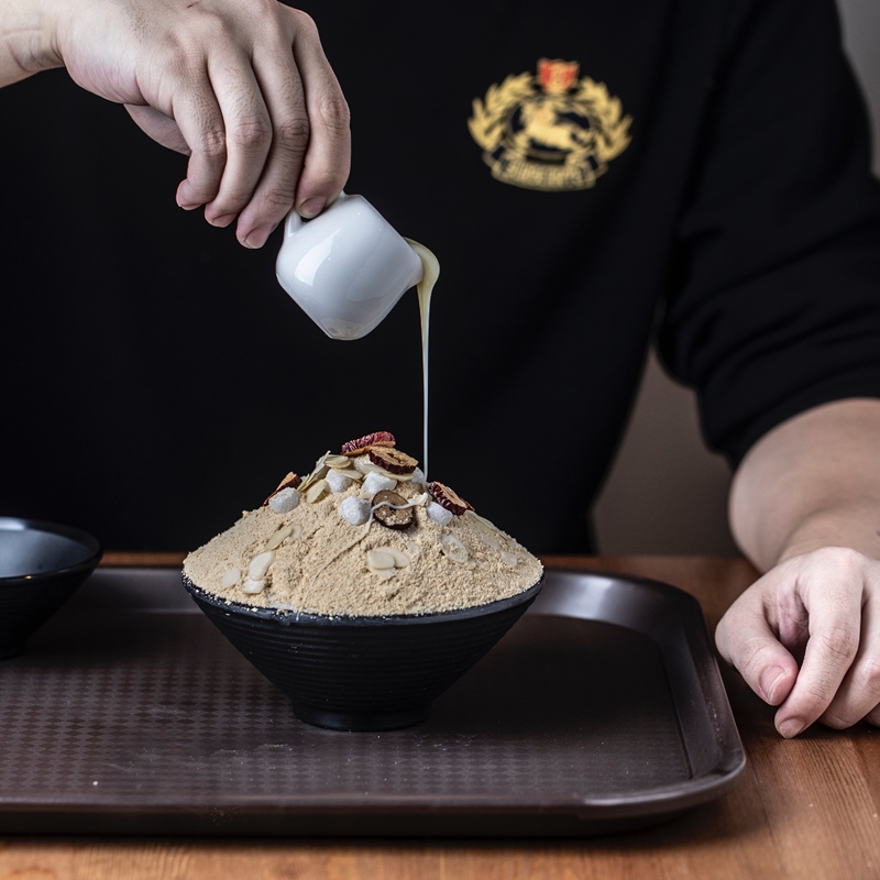 fresh ground soybean power mochi snow ice